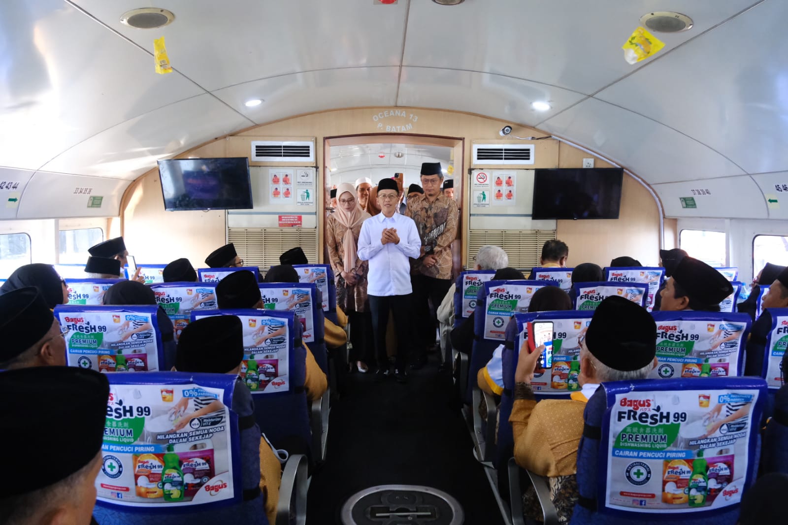 PJ Walikota Tanjungpinang, Hasan, melepas JCH asal Tanjung Pinang ke Embarkasi Batam./net